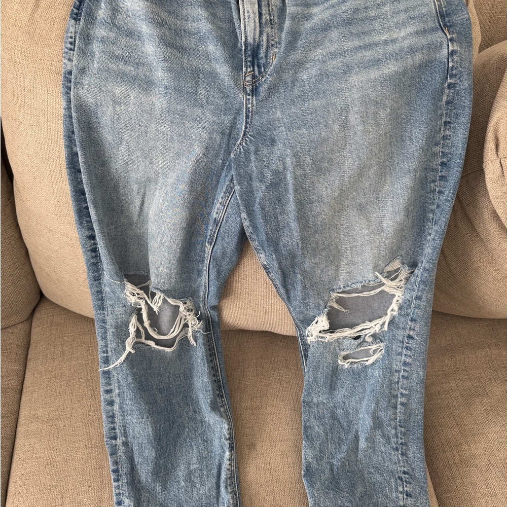 Women's AE Strigid Ripped Mom Jeans